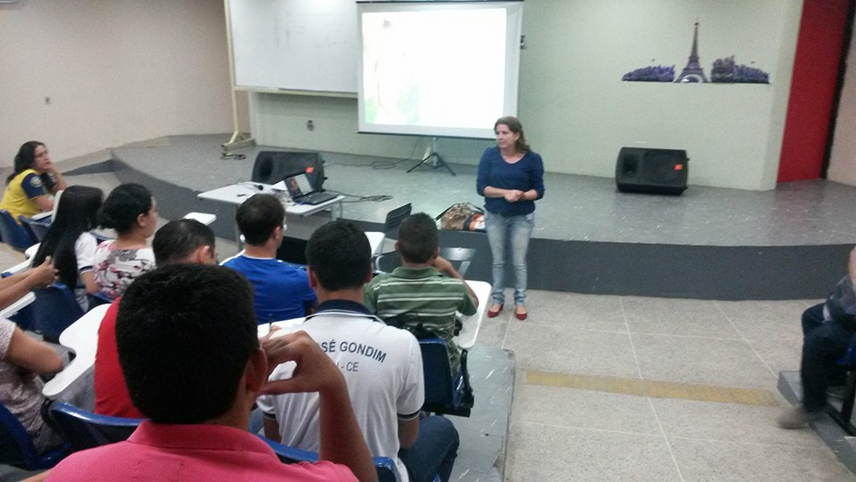 Palestra com líderes e sala e professores